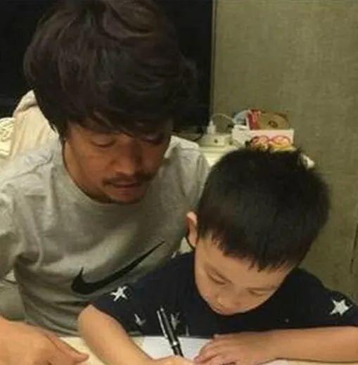 王宝强王子豪是亲生的吗,王子豪是王宝强的亲生的吗