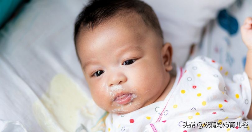 新生婴儿吐奶的原因及解决办法,如何缓解40天的宝宝吐奶呛奶问题