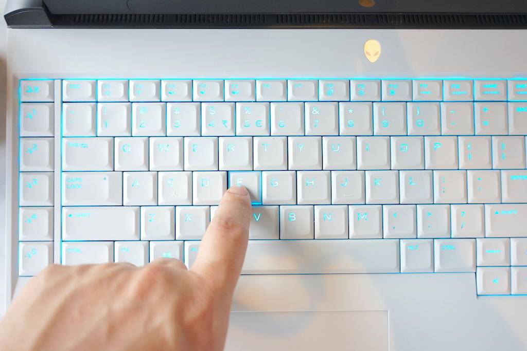 给你40000块，你是选择买一台这样的笔记本还是北京的一个平方