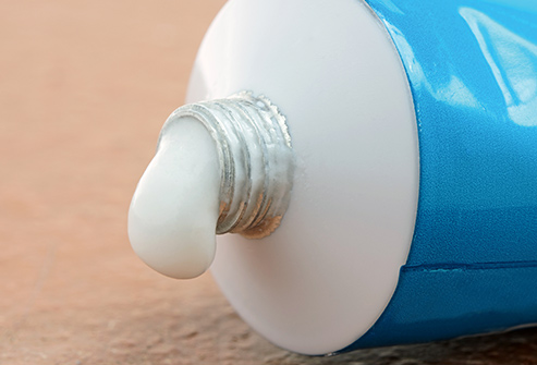 妊娠纹的美容治疗方案以及流程,皮肤裂纹好像妊娠纹怎么消除