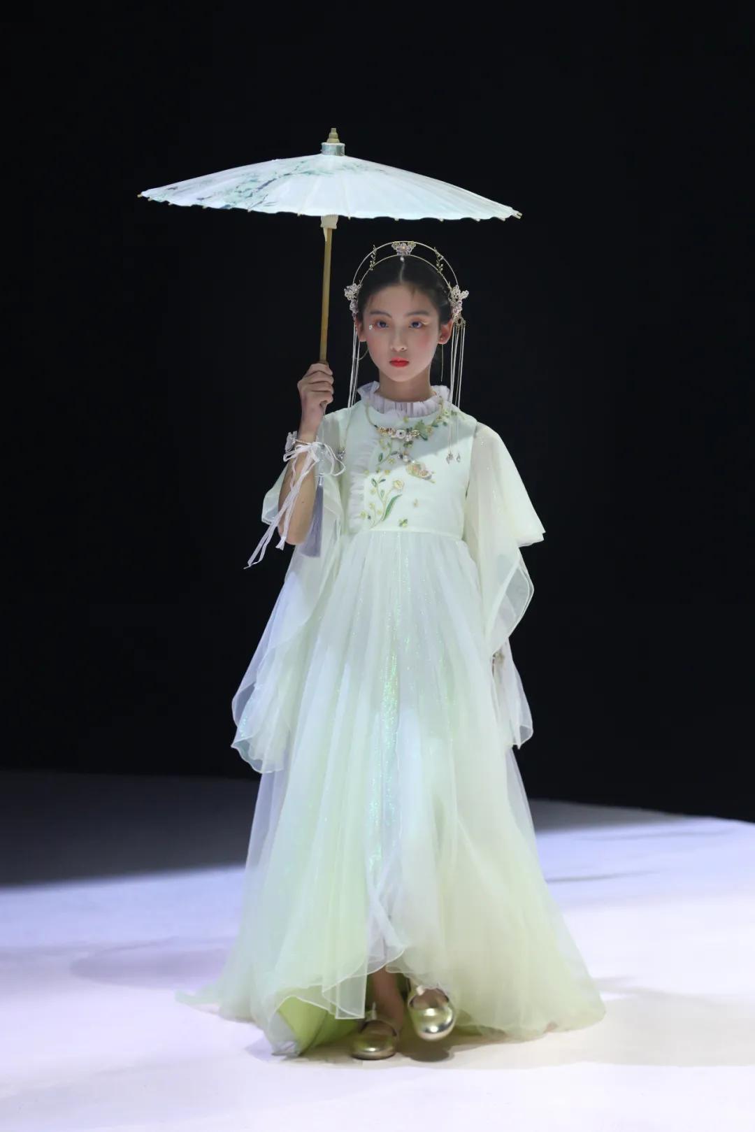 巴拉巴拉发展前景致辞,童装品牌巴拉巴拉排行榜前十名