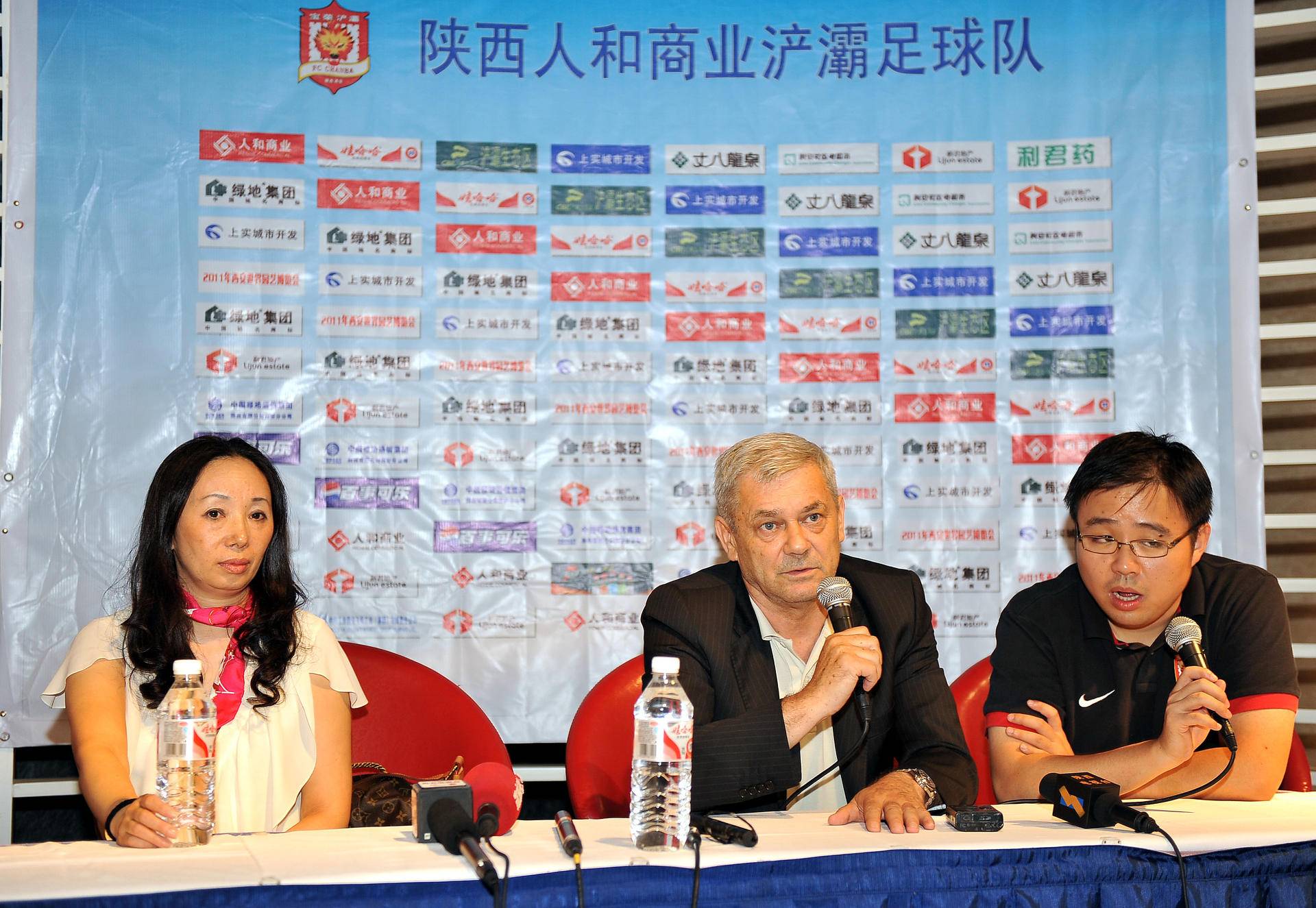 她白手起家22岁当总裁身价达78亿,她白手起家23岁成为女富豪