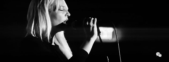 Sia43生日，那个吸*麻大**、酗酒、药物严重成瘾的她如今过得怎样？