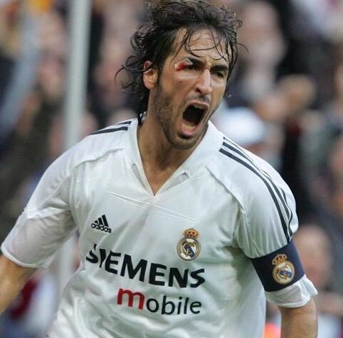 伯纳乌王子劳尔进球,一个动作帅爆全场