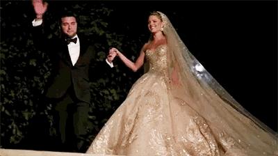 15万颗施华洛世奇水晶,eliesaab婚纱