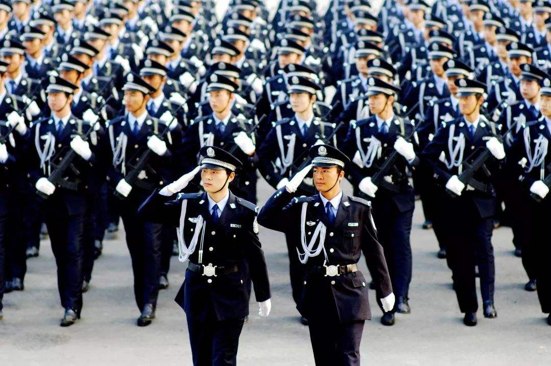 高考警校毕业出来就是警察吗,警校专科毕业能当正规警察吗