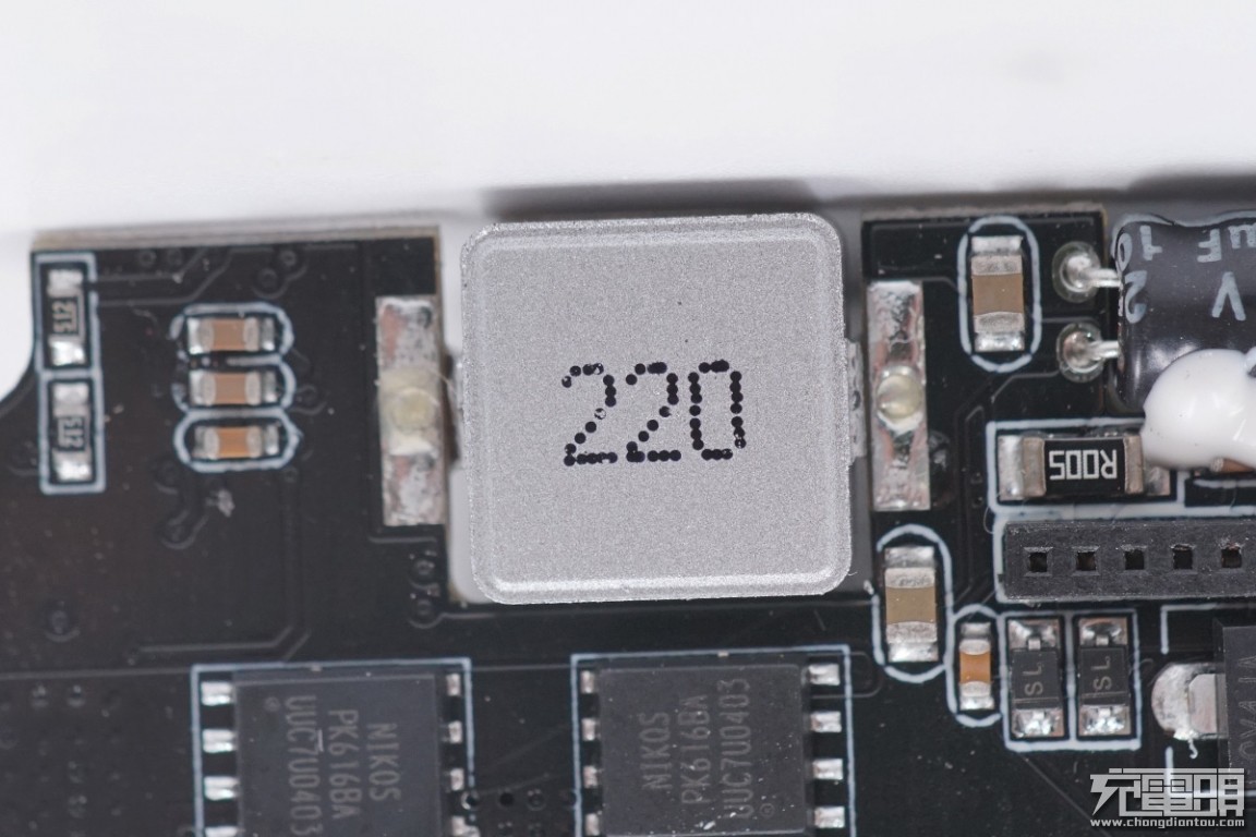 巨能移动电源拆解,绿巨能移动电源评测