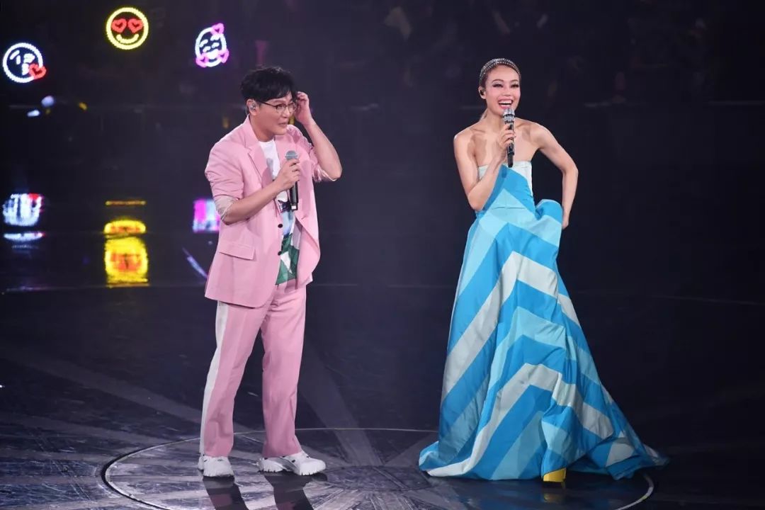 容祖儿张学友刘德华,容祖儿演唱会刘德华出场