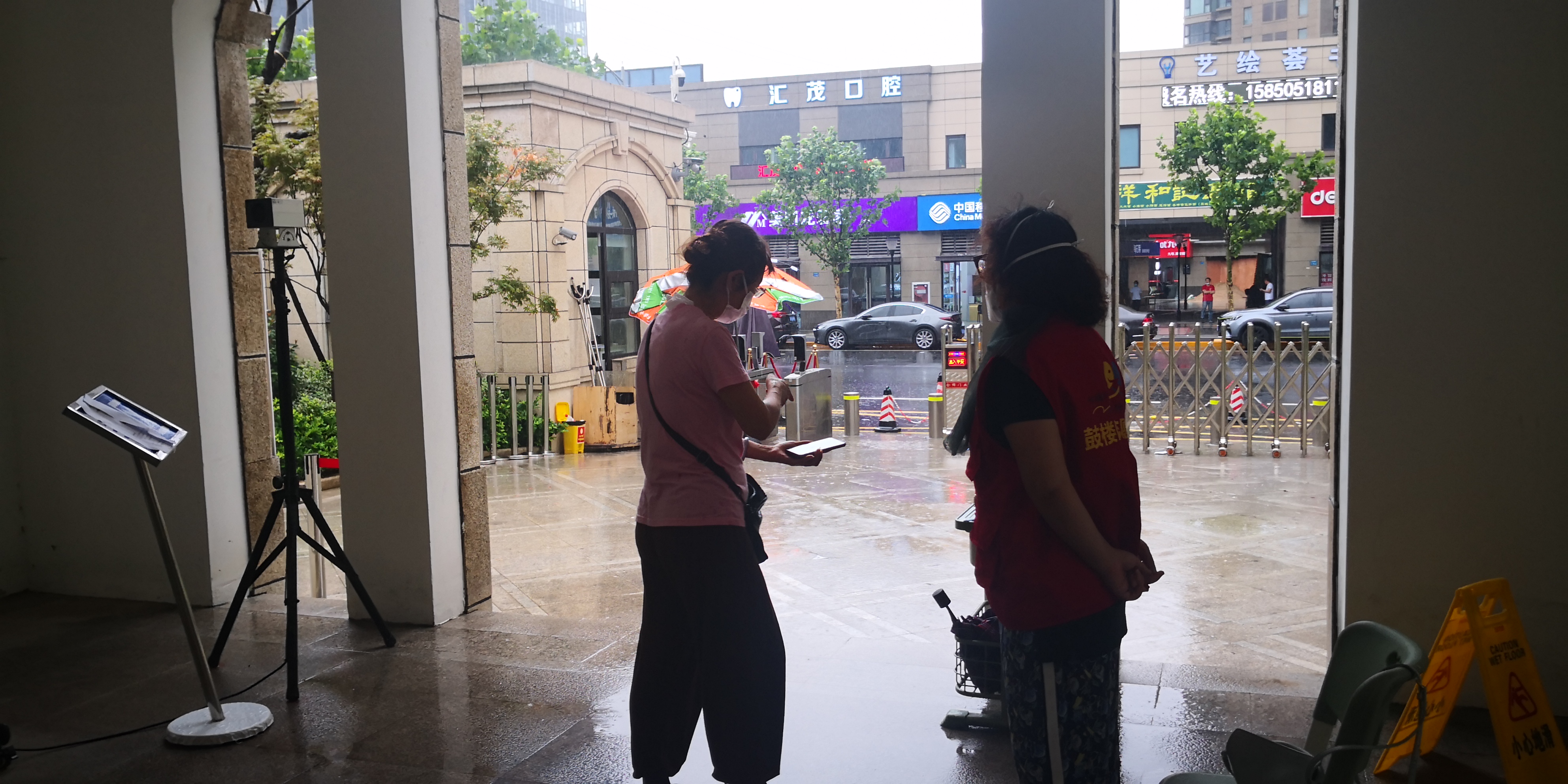 区街新闻｜70多幅照片记录世茂滨江社区辖内志愿者，南京感谢你们