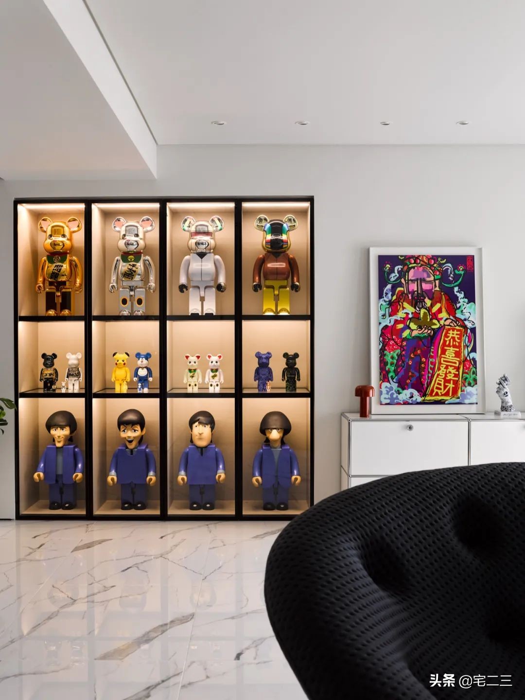 从KAWS、村上隆到草间弥生,为什么潮玩艺术也进军家居界了?