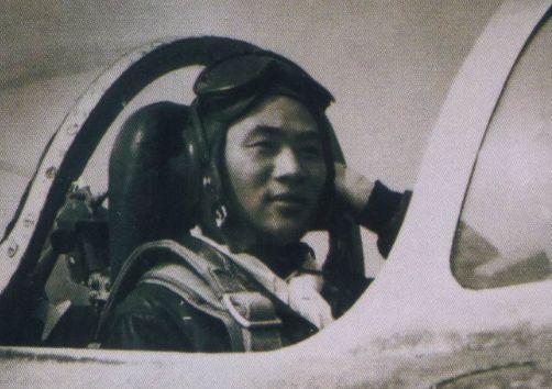 1986年扫地大爷暴露身份,解放后击落美国飞机的老英雄