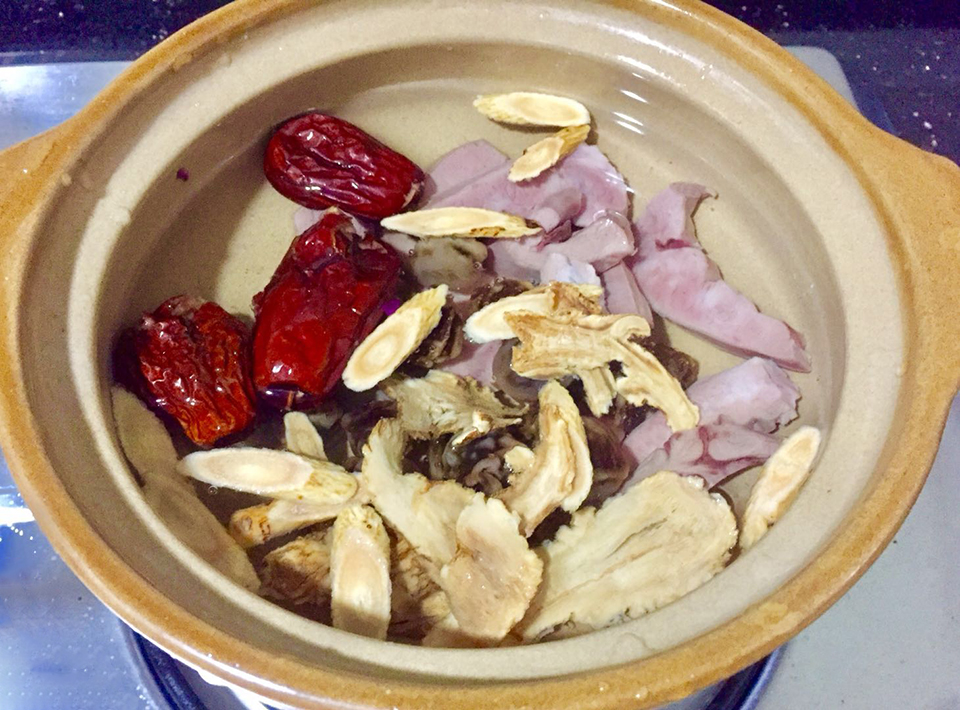 当归红枣莲子猪心汤功效与作用,当归枸杞红枣猪心汤需要炖多久