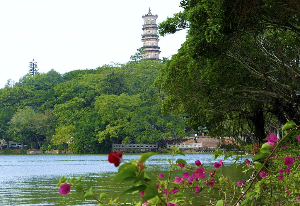 惠州西湖苏东坡小妾墓,惠州西湖和苏东坡有什么关系