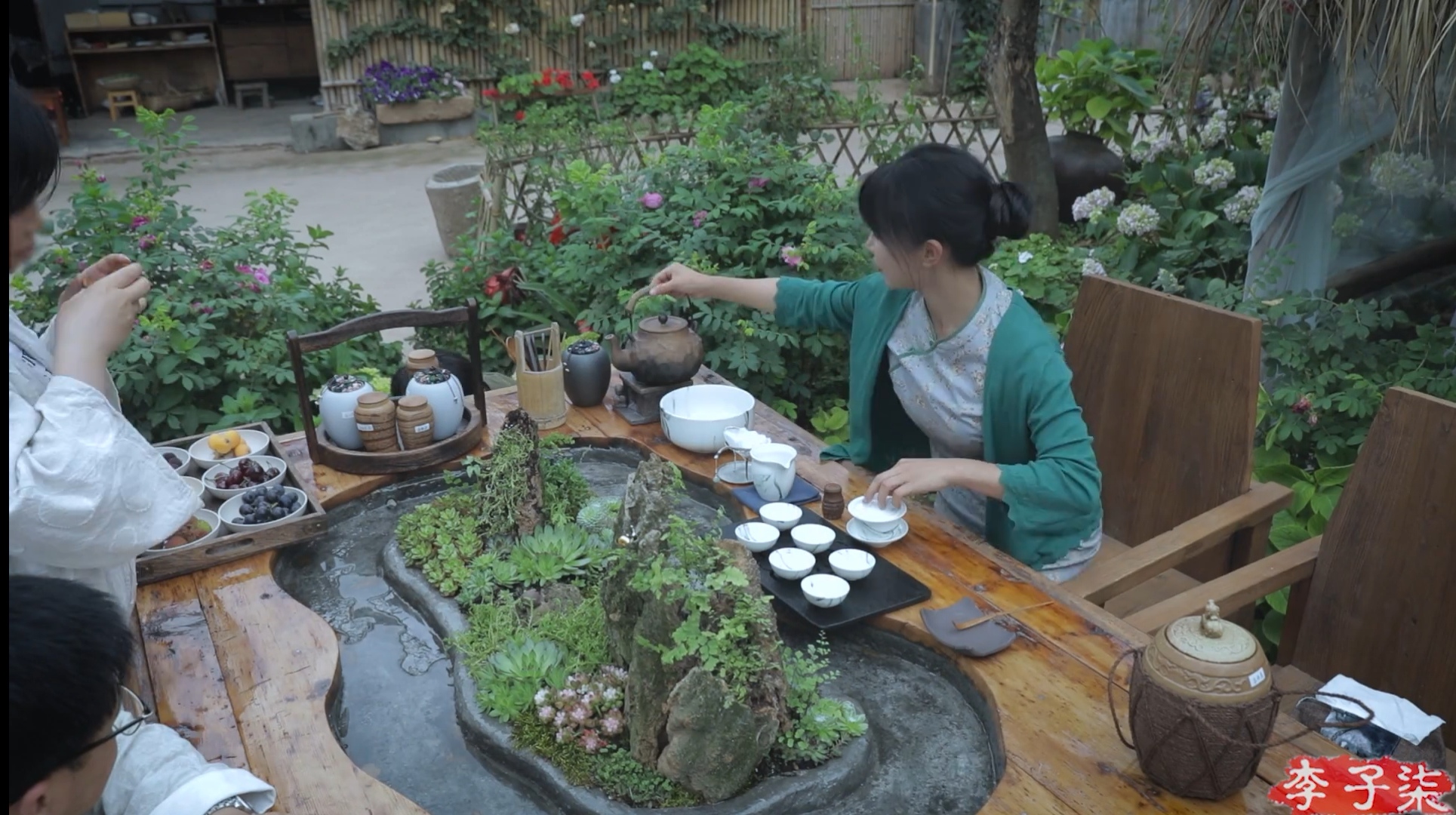 李子柒茶文化视频,李子柒视频中用的茶壶