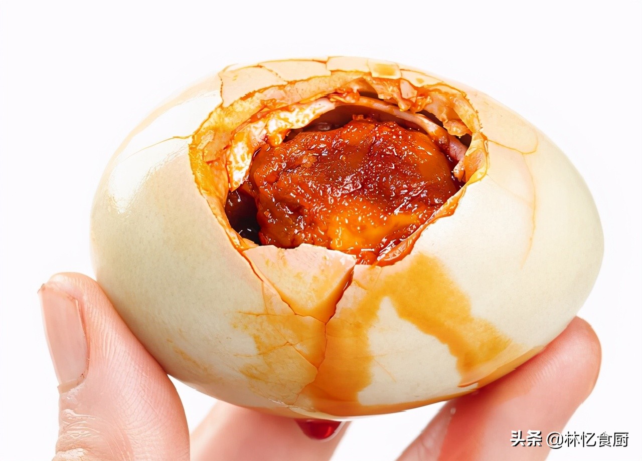 腌咸蛋出油的小妙招,快速腌制咸蛋出油最佳方法