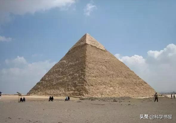 胡夫金字塔北纬29.9792458度，和光速一样，是巧合还是另有深意？