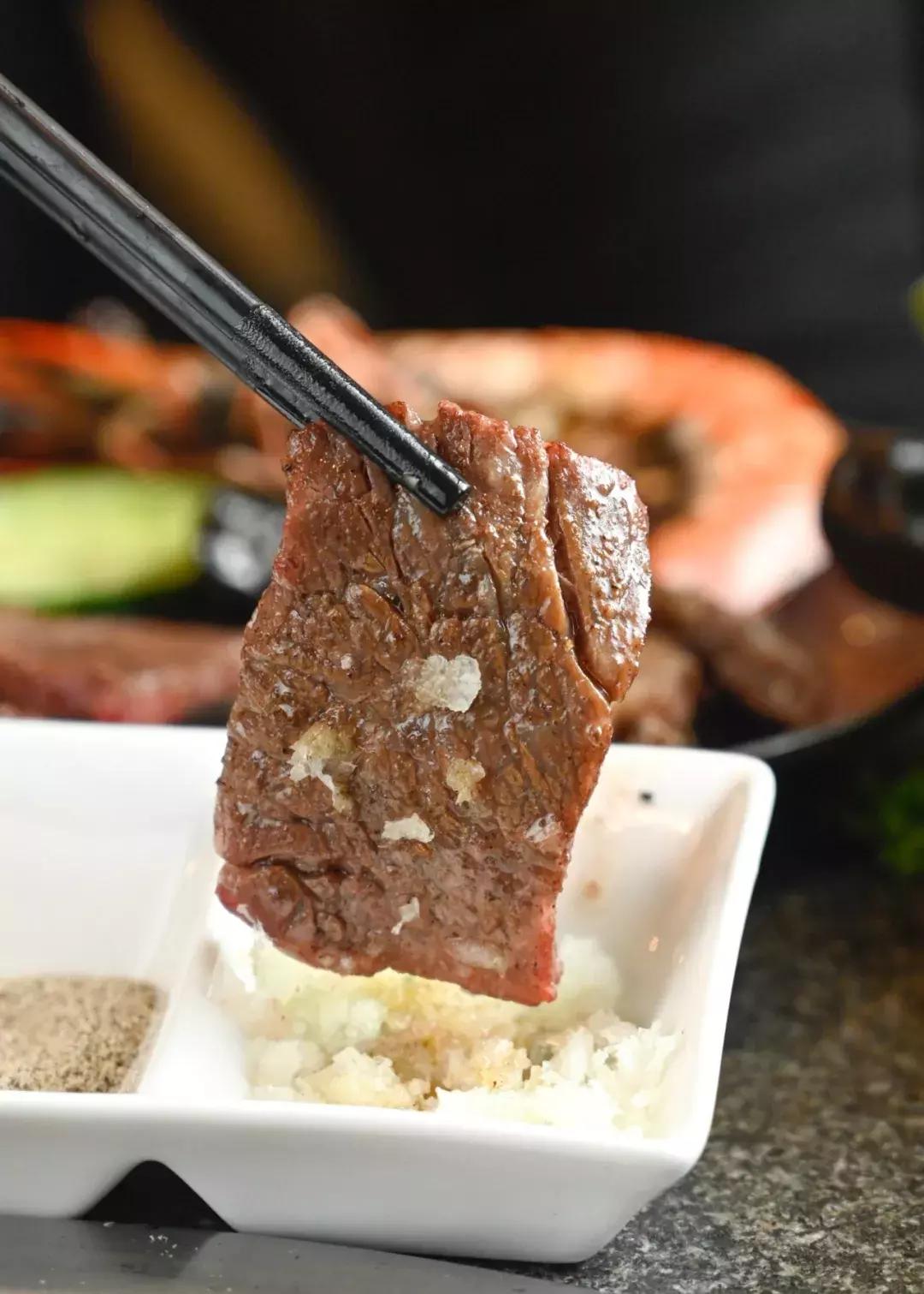 这家烤肉巨头新店开业就“爆店”!现在还能免费吃肉,这也太棒了