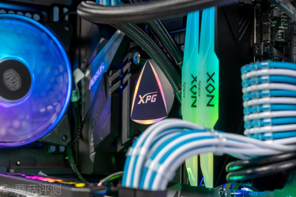 最好的240水冷评测,240分体水冷和240一体水冷对比