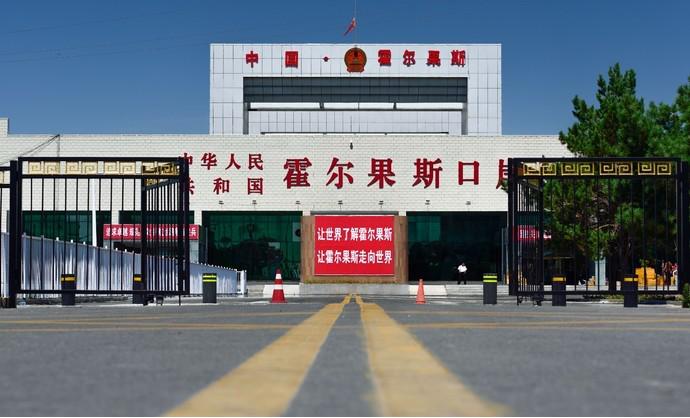 去新疆不跟团不自驾怎么玩,普通人不跟团去重庆自由行