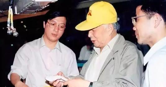 22岁负责攻克世界性难题，让中国战斗机领先世界的杨伟究竟多牛？