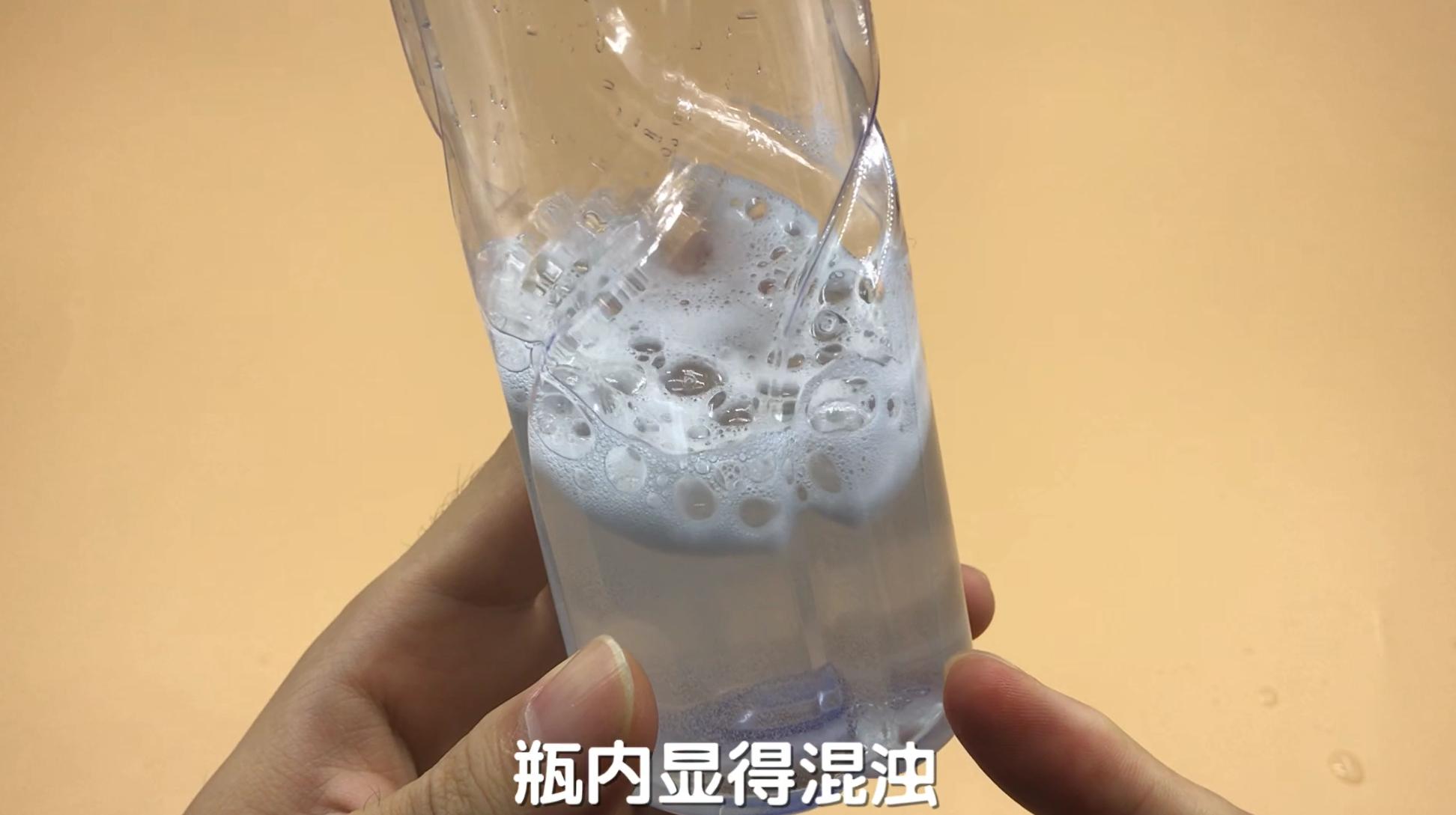 只要一杯清水就鉴别蜂蜜的真假,判断真假蜂蜜加水一晃便知