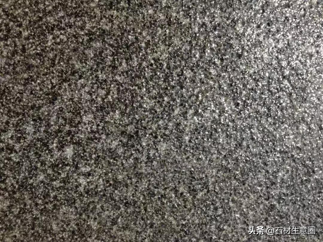 花岗岩黑色的是石英吗,景观石材花岗岩黑色
