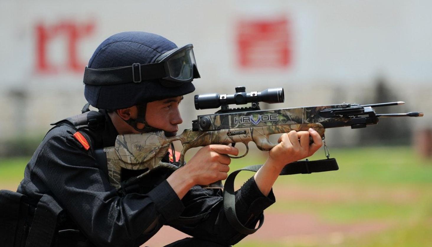 中国特种兵使用的十字弓弩，可一箭射碎水牛头骨，比95步枪还贵