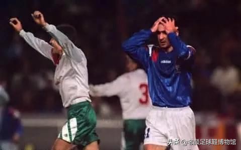 被终身禁赛的共产主义球王，最痛恨皇马的巴萨巨星曾经当过炊事员