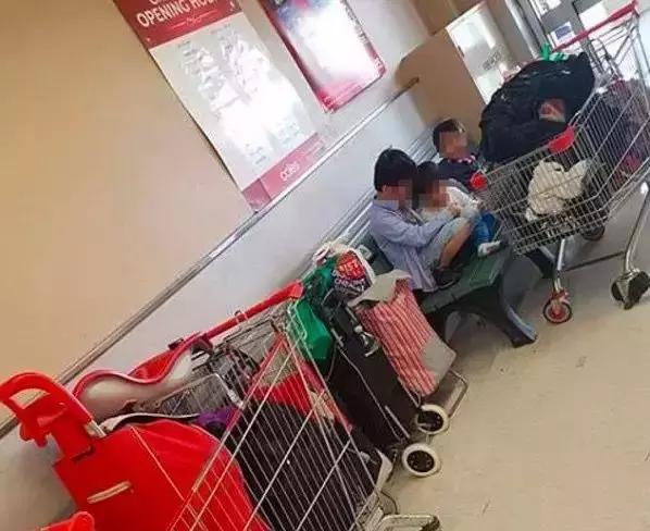 墨尔本华人区9秒视频：大爷大妈用身体扑倒补货车，老外全懵了！