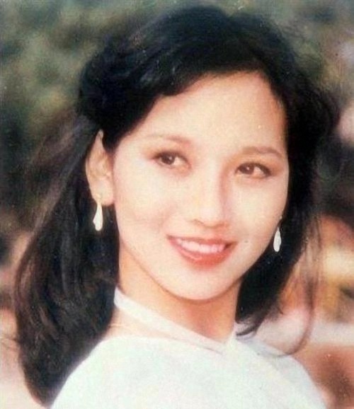 赵雅芝：风华绝代60年，却被亦舒写进小说成了坏女人
