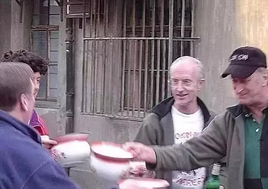 痰盂上国外拍卖会,一只痰盂上了外国拍卖会