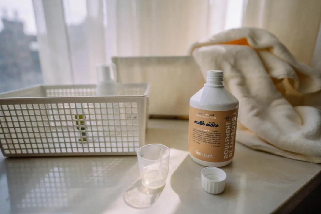 夏日的浪漫洗衣液香味持久留香,真丝护色洗衣液桑蚕丝专用