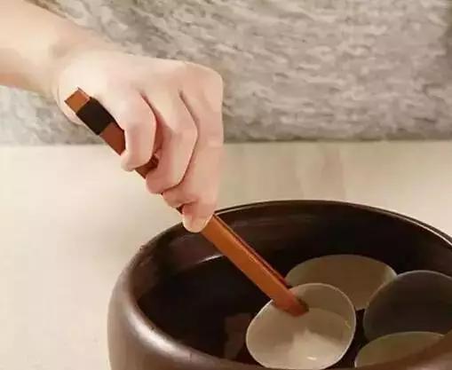 如何更优雅的泡出一杯好茶？不妨亲身感受“湿泡法”与“干泡法”