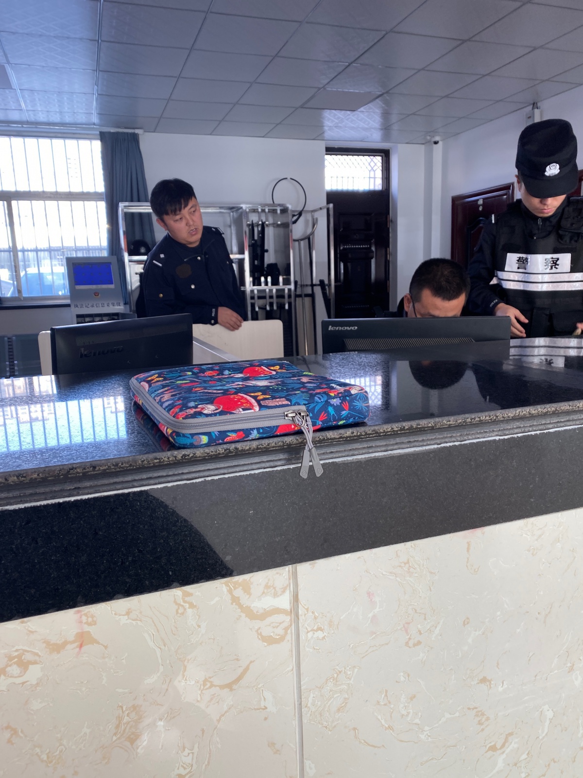 榆林外卖小哥机智报警挽救生命 (榆林外卖小哥报警挽救生命)