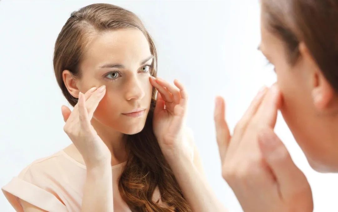 下眼皮下垂是什么原因导致的,一只眼皮下垂什么原因