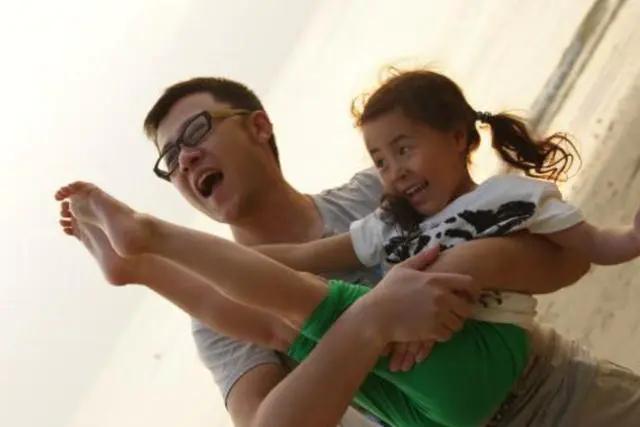 妈妈，同桌总是摸我，妈妈机智的回答，挽救了女儿的一生