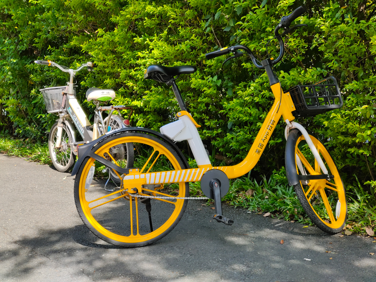 iqoo8燃色配色带壳,iqoo8燃变色