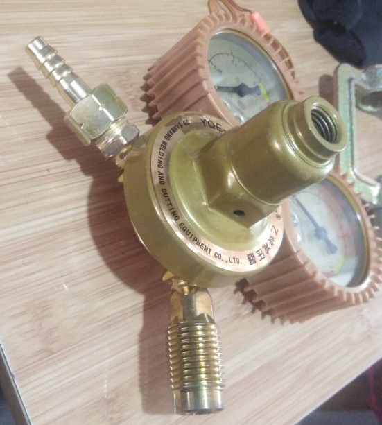 乙炔表各个部位名称,乙炔减压表结构说明