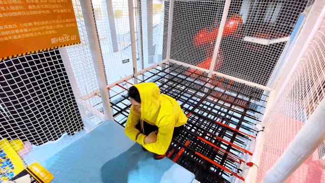 滑滑梯和蹦床乐园,弹力空间蹦床滑梯
