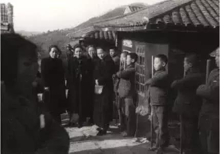 倪桂珍：她是最强辣妈，六个子女，两位国母，一门巨富，两个部长