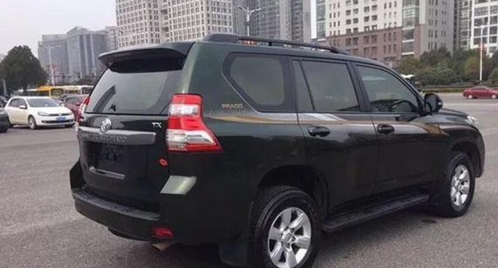 丰田普拉多2023款全款落地价,fj酷路泽和普拉多4000哪个更保值