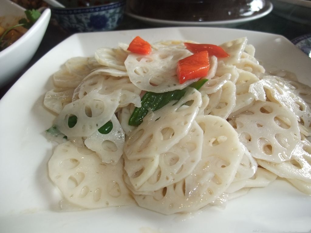 莲藕煲汤怎么样莲藕才不变黑,莲藕炖排骨莲藕变黑