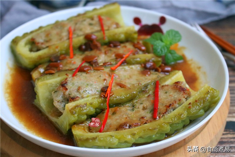 用这方法酿苦瓜，特简单，蒸一蒸浇点汁就起锅，香糯回甘不上火