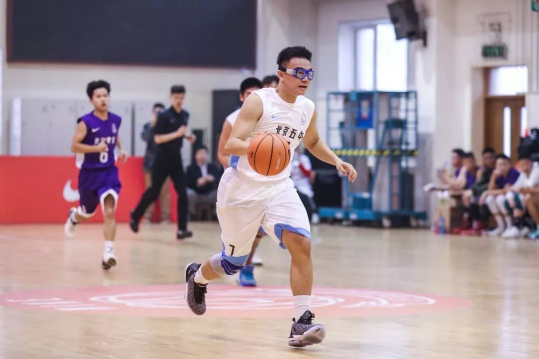 新·十六强齐亮相高中赛场见*力暴**隔扣丨18-19耐克高中联赛