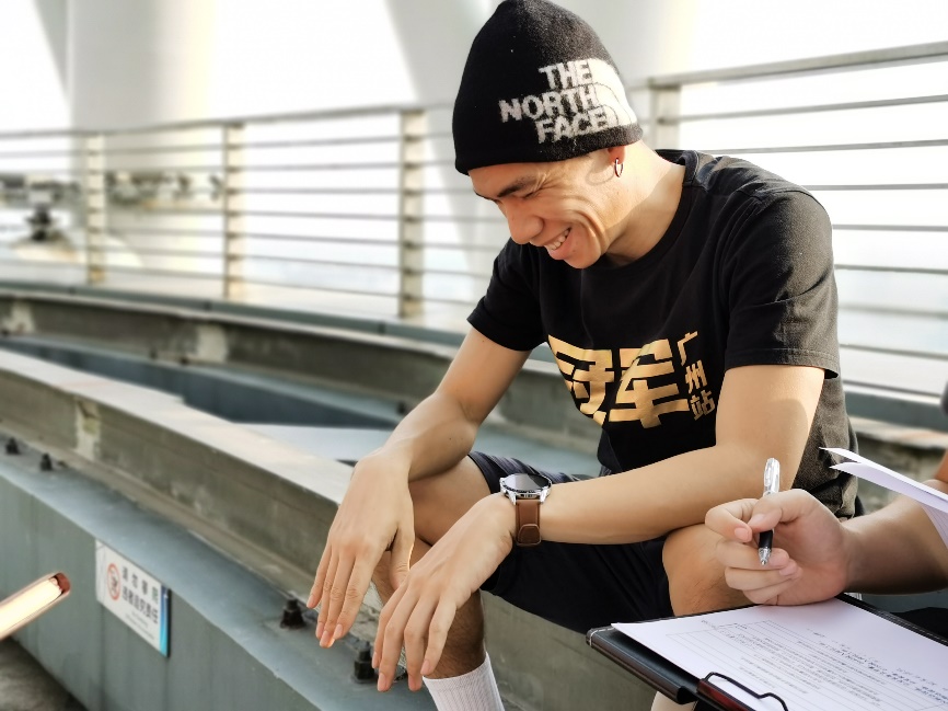 6年130场爬楼大赛，他为何要与地心引力做对抗？