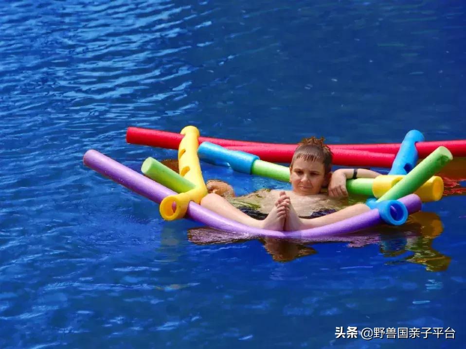 儿童玩水玩沙的正确方法,带小孩去沙滩游泳小技巧