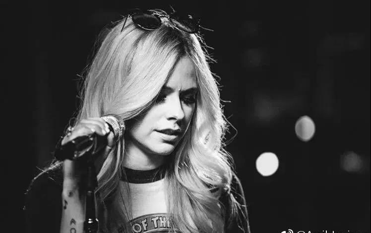 摇滚小魔女艾薇儿,摇滚小天后艾薇儿现状