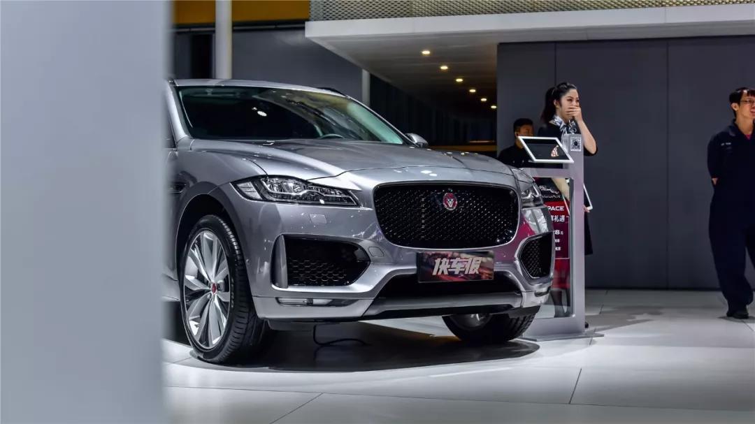四十多万买捷豹f-pace到底值不值,捷豹f-pace又银色落地
