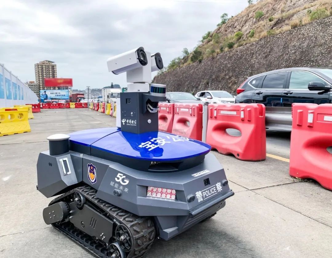 来了，电信“机器人天团”！网友:“成精了！”