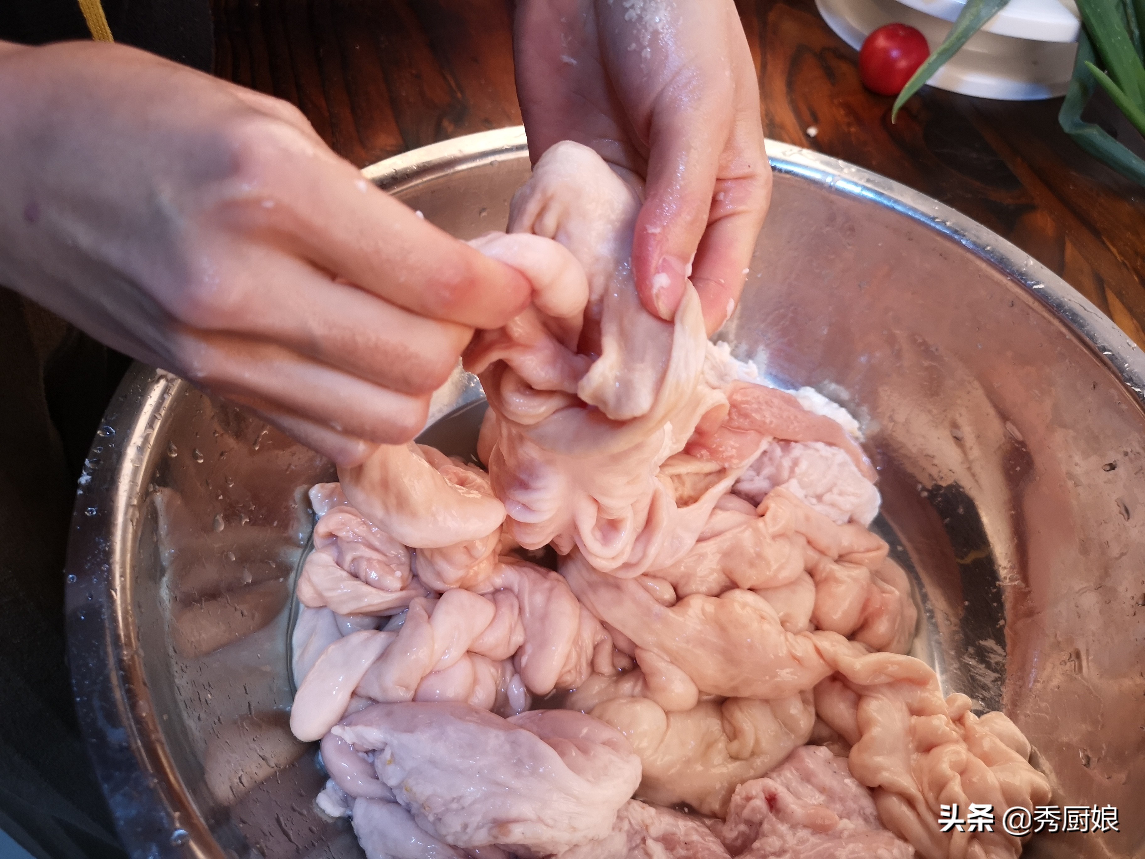 为何洗猪大肠要放碱和醋,猪大肠不用醋怎么洗